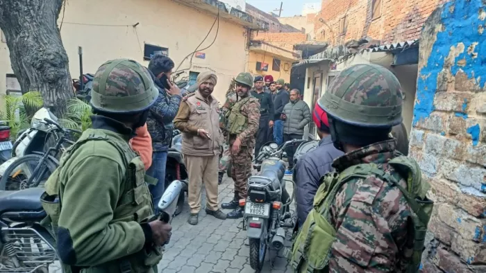 अमृतसर के इस्लामाबाद थाने में धमाके के बाद पुलिस को आरोपितों के सीसीटीवी फुटेज मिले हैं। फाइल फोटो