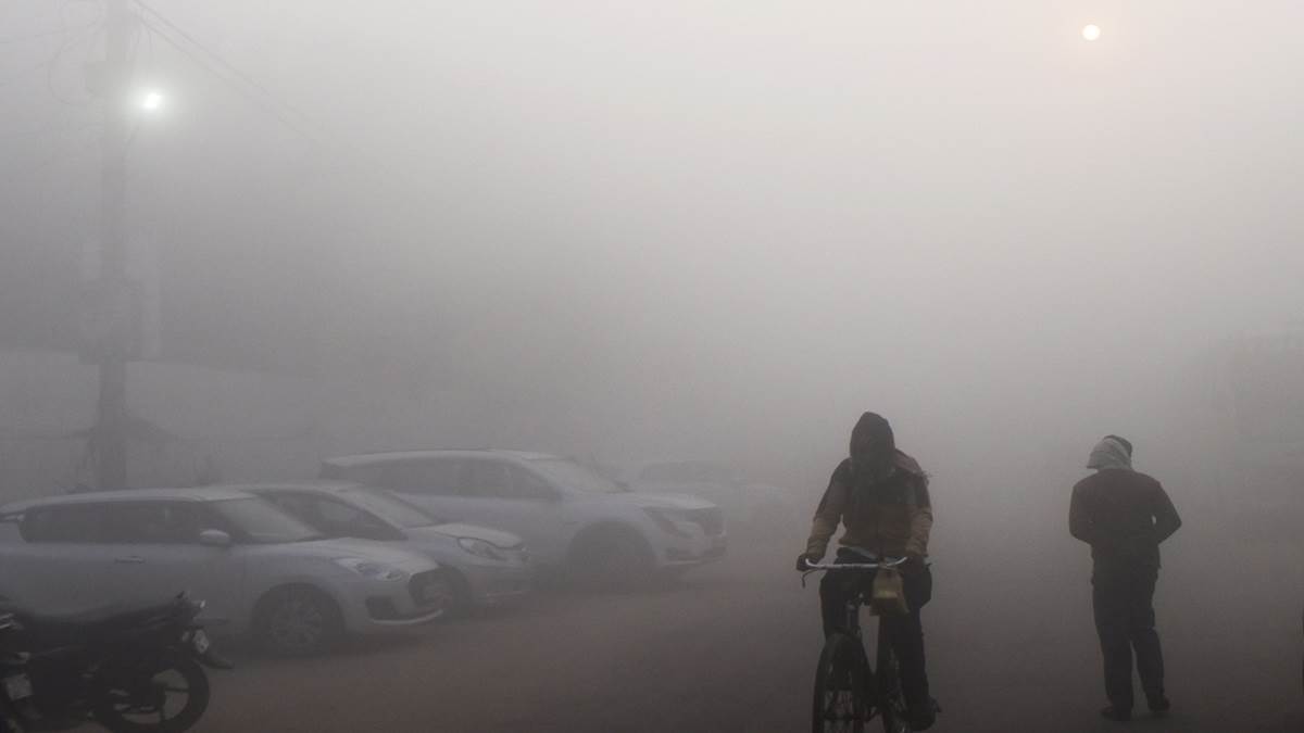 ncr delhi weather forecast update dense fog alert in imd warn of irritation and swelling in eyes