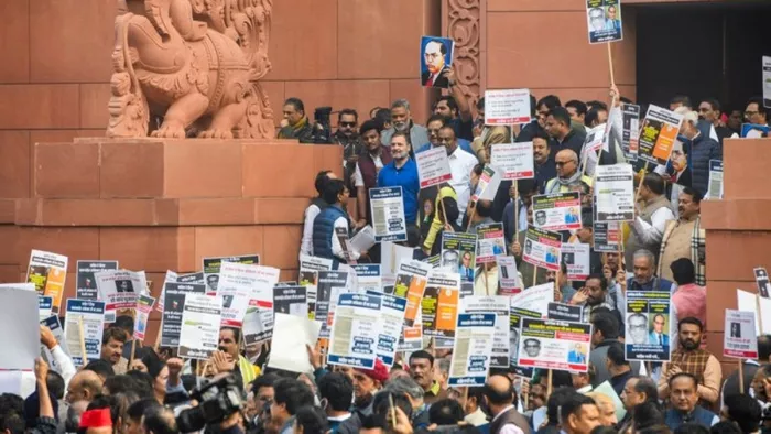 किसी भी सांसद को संसद भवन के गेट पर विरोध प्रदर्शन की अनुमति नहीं: स्पीकर ओम बिरला।(फोटो सोर्स: पीटीआई)