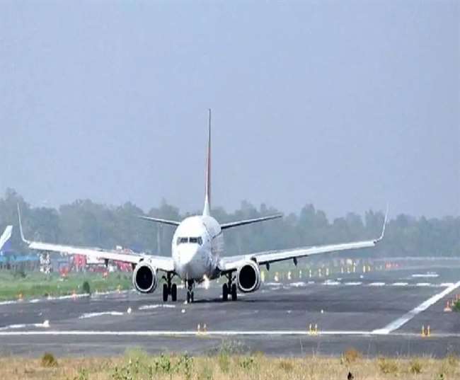 flight service stopped in kanpur chakeri airport due to weather effect spicejet cancelled delhi and mumbai airlines