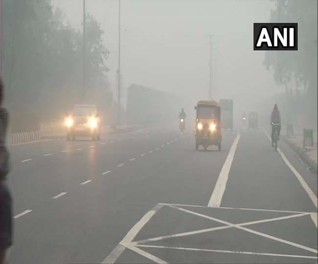 कंपकंपाती ठंड के बीच दिल्ली-एनसीआर में छाया घना कोहरा
