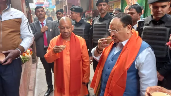 UP Politics News: BJP के अध्यक्ष जेपी नड्डा और CM योगी ने लिया चाय का आनंद