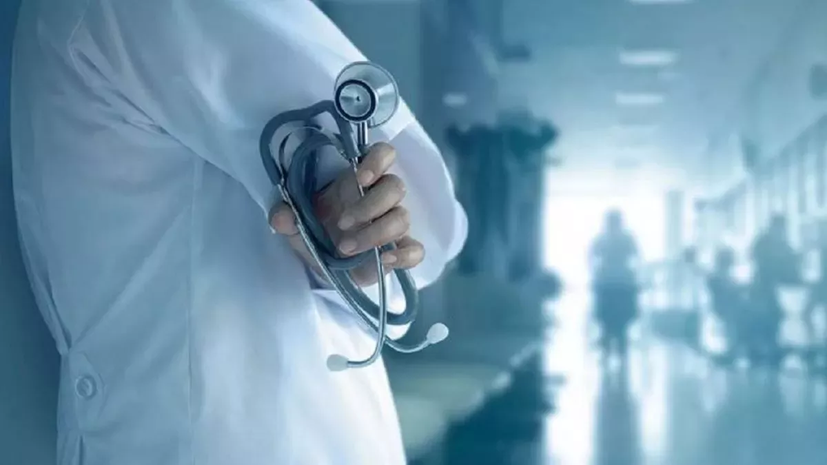 UP Doctors Transfer: यूपी में 17 चिकित्साधिकारियों का तबादला, चिकित्सा एवं स्वास्थ्य विभाग ने जारी क‍िया आदेश