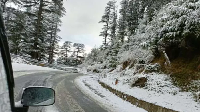 24 घंटों में ताजा बर्फबारी के कारण हुई 275 सड़कें बंद