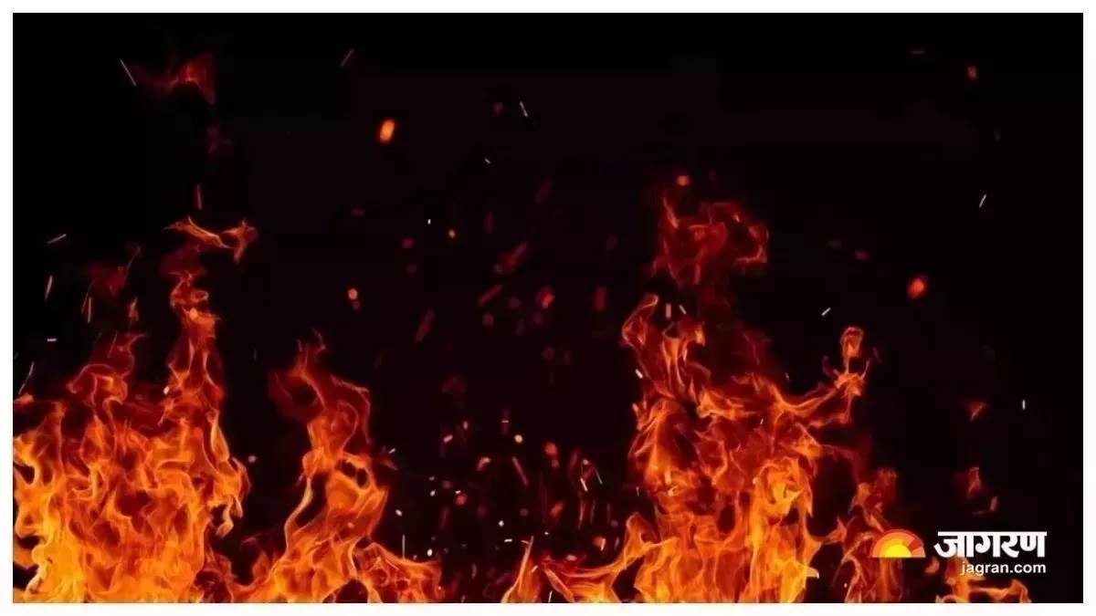 https://www.jagranimages.com/images/newimg/20012024/20_01_2024-fire_23634025.jpg