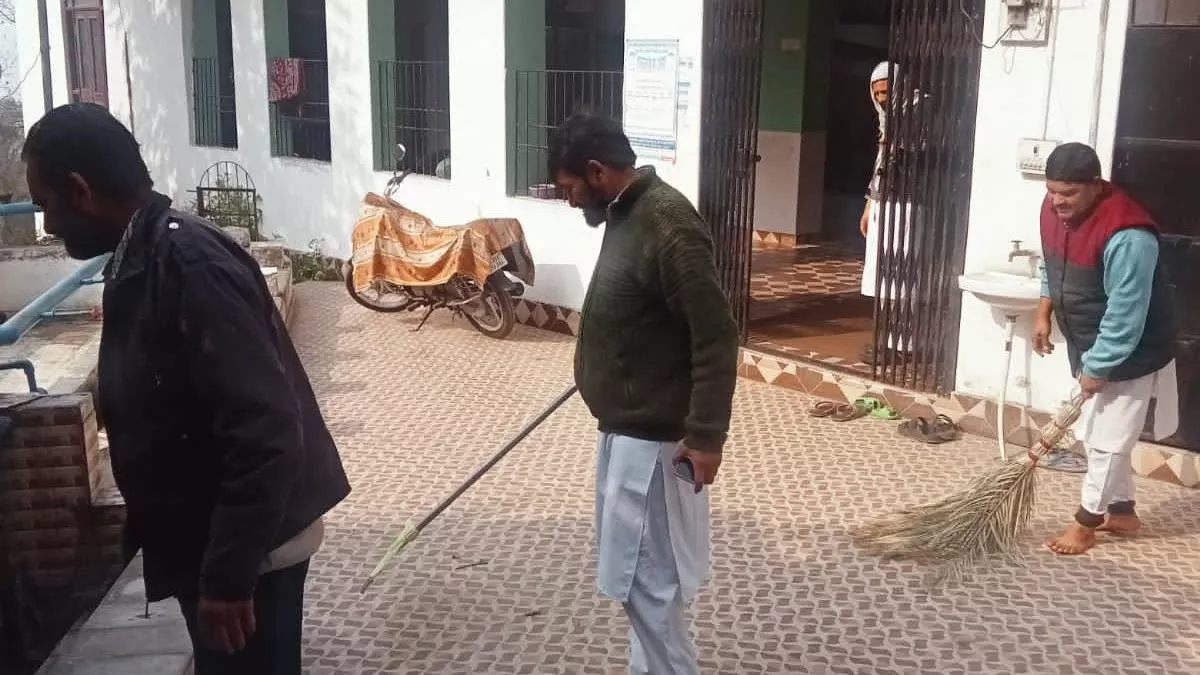 Ram Mandir: प्राण प्रतिष्ठा से पहले बिलासपुर में जोर शोर से चल रही तैयारी, भाजपा अल्पसंख्यक मोर्चा ने मस्जिद में की साफ-सफाई