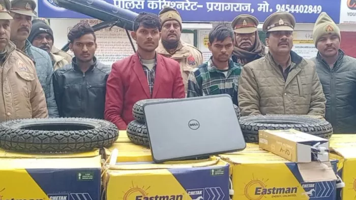 चोरी गैंग का पर्दाफाश: पुलिस गिरफ्त में आरोपी।
