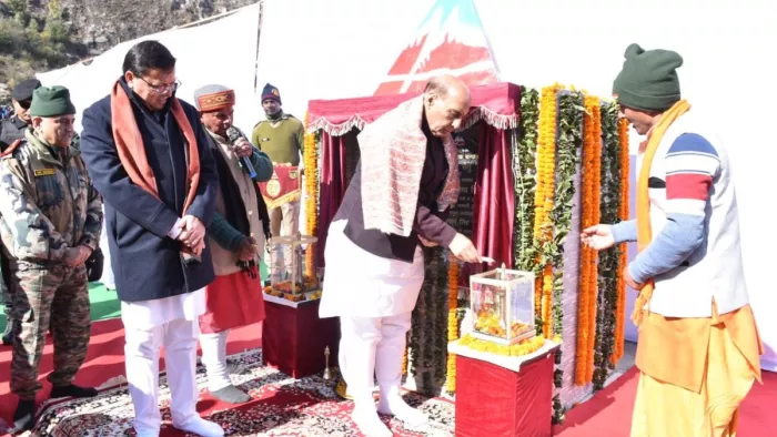 राजनाथ सिंह ने बताया- अभी तक बॉर्डर पर क्यों नहीं हुए थे विकास कार्य, पूर्व सरकारों पर गरजे