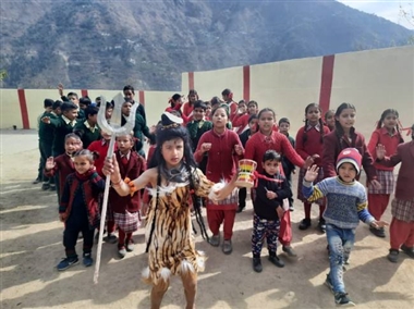 भड़ियां स्कूल के विद्यार्थियों ने निकाली भोले की बरात