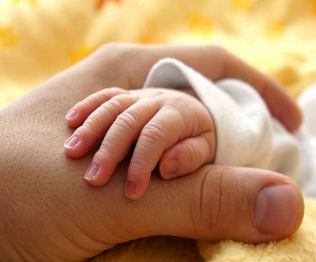 बच्ची को टीम ने सेक्टर- पंद्रह में आशियाना में रखा है।