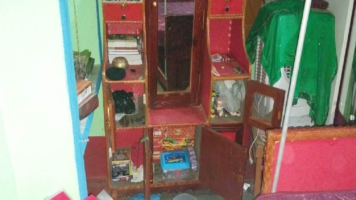 madhubani thieves steal gold and silver jewelery worth seven lakhs from professors house police probing the matter