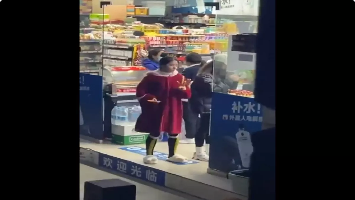Viral Video: शॉप पर चॉप स्टिक खा रही थी पापा की परी, फिर जो हुआ वह देखकर नहीं रोक पाएंगे हंसी - Twitter Viral Video Papa Ki Pari Funny Video Goes Viral Viral Video: शॉप पर चॉप स्टिक खा रही थी पापा की परी, फिर जो हुआ वह देखकर नहीं रोक पाएंगे हंसी - Twitter Viral Video Papa Ki Pari Funny Video Goes Viral