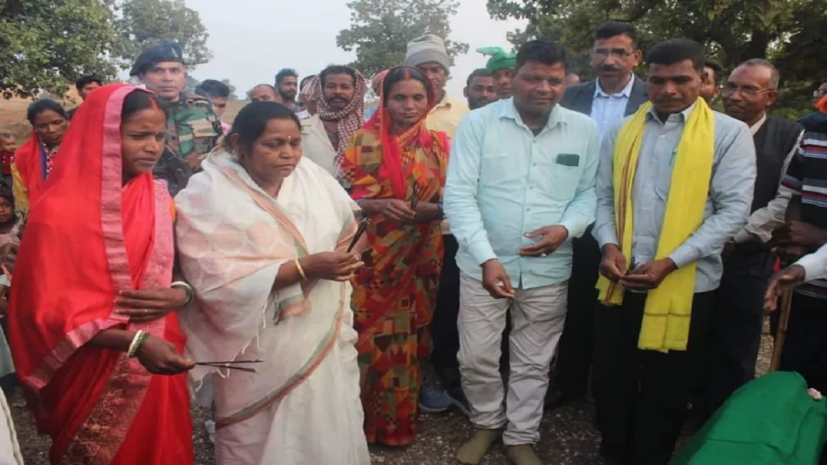 बोकारो के नवाडीह में बिछेंगी नई सड़कें, होगा भरपूर विकास; मंत्री बेबी देवी ने किया विभिन्न योजनाओं का शिलान्यास
