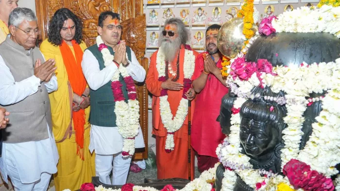 सीएम भजनलाल शर्मा ने दुनिया के पहले ओम आकार के मंदिर का किया उद्घाटन।