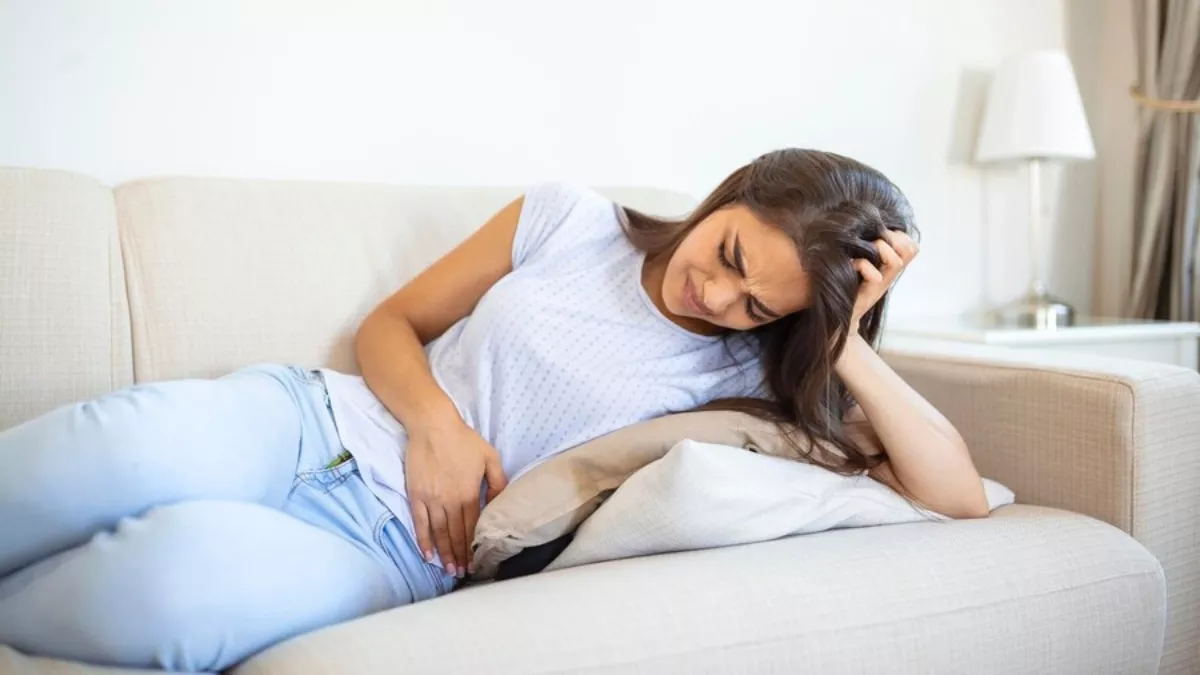 रोजमर्रा का जीवन प्रभावित करता है Periods का असहनीय दर्द, तो इन फूड आइटम्स से पाएं जल्द आराम