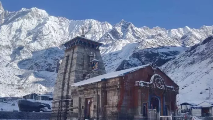 बर्फ से ढक गया केदारनाथ धाम, माइनस में पहुंचा तापमान