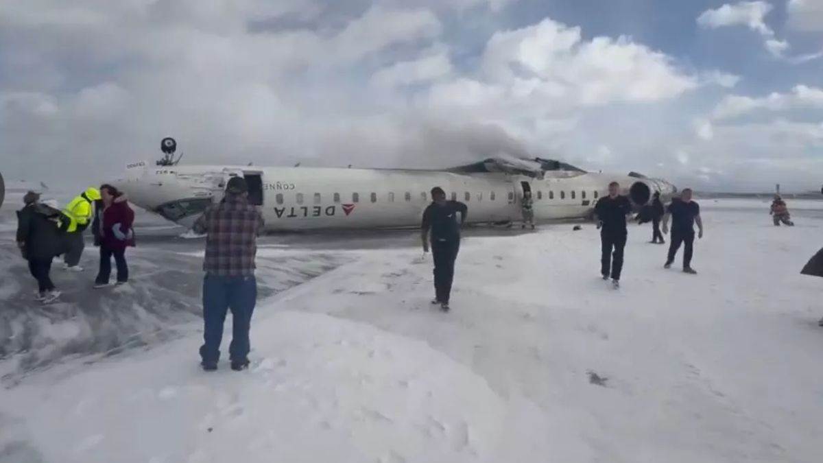 delta air lines offers rs 26 lakh to each passenger as compensation after toronto crash