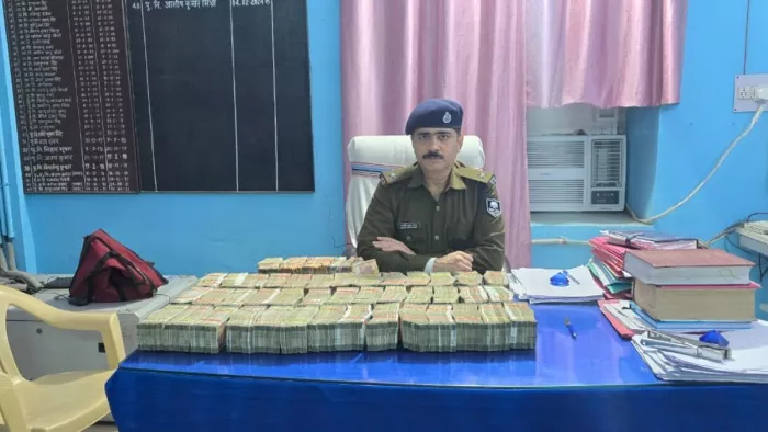 पुलिस ने हवाला कारोबारी सुनील शर्मा के घर की छापामारी। (फोटो जागरण)