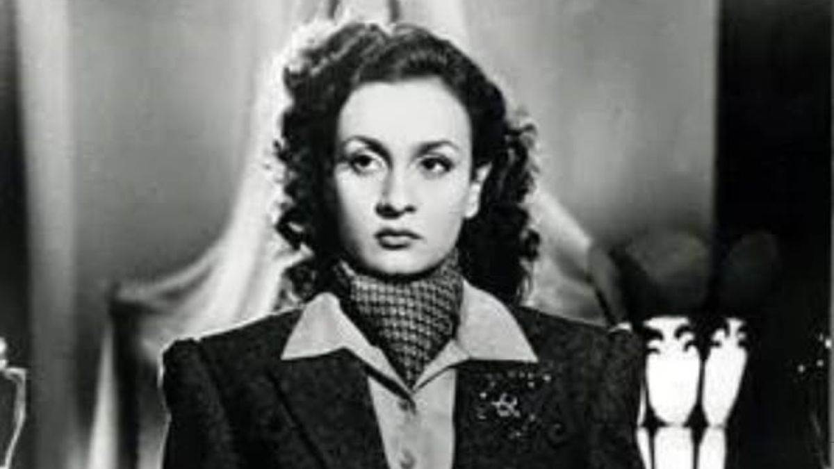 first indian actress nadira to buy rolls royce car in bollywood her first salary was 1200 rupees reports