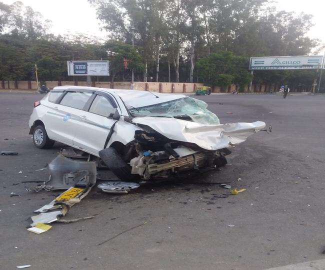 Accident in Mohali मोहाली में मर्सिडीज और अर्टिका के बीच टक्कर, दो की मौत, वाहनों के उड़े