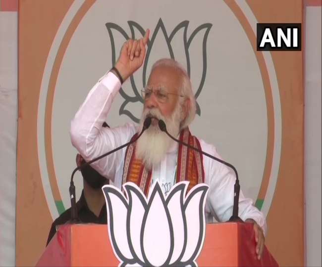 प्रधानमंत्री नरेंद्र मोदी पश्चिम बंगाल में चुनावी रैली को संबोधित किया।
