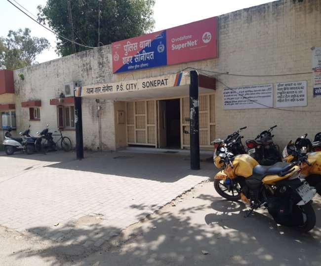 अवैध शस्त्र अधिनियम में एक अन्य मुकदमा दर्ज किया है।