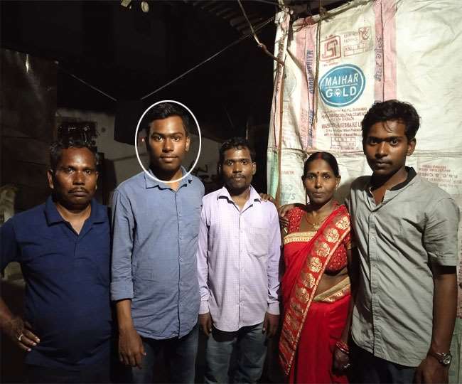 पिता से लगन और भाई से मनन सीखा विवेक गुप्ता ने (बाएं से दूसरा )। सौ. विवेक गुप्ता