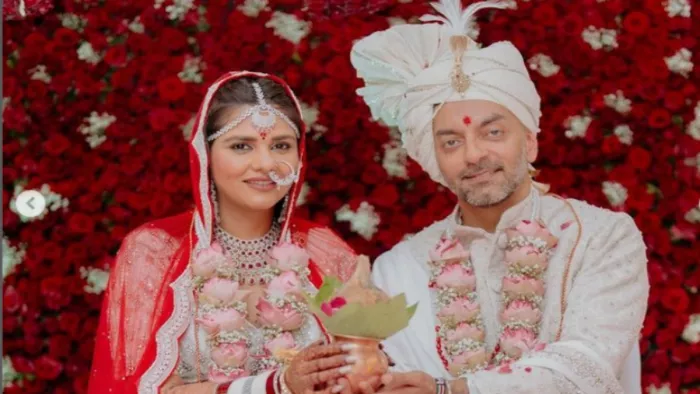 Dalljiet Kaur Honeymoon A few hours after marriage Dalljiet show bold look
