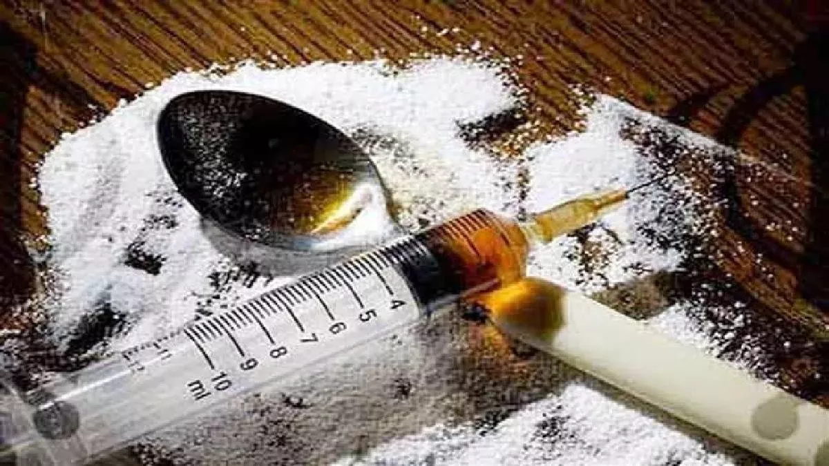 परफ्यूम की दुकान से मिला 20 लाख का स्मैक, पुलिस ने 4 को दबोचा, आयुर्वेद दवा की आड़ में करते थे धंधा