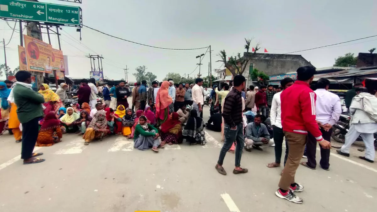 Roorkee News: सड़क हादसे में कार्रवाई न होने पर फूटा गुस्सा, भीम आर्मी के कार्यकर्ताओं ने लगाया जाम