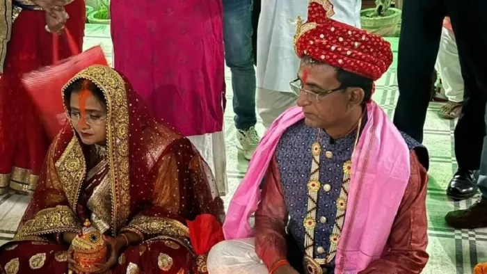 शादी के मंडप पे अशोक महतो एवं पत्नी अनिता कुमारी