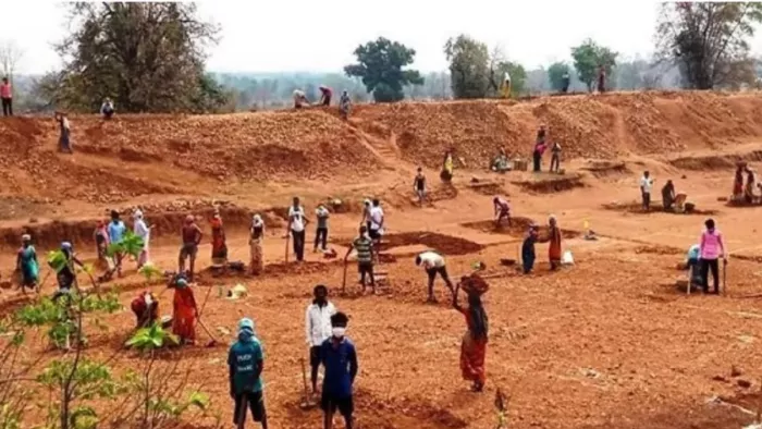 MGNREGA में बड़ा गड़बड़झाला! इस योजना के लाभुकों को अब तक नहीं मिले पैसे, लगाना पड़ रहा चक्कर