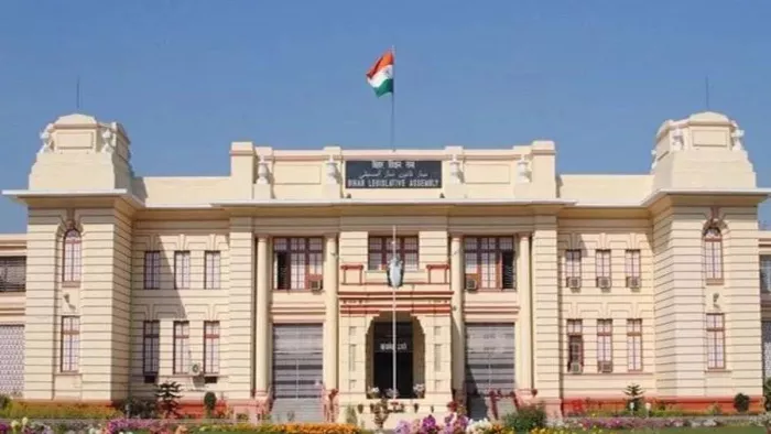 शराब को लेकर पक्ष और विपक्ष के नेताओं ने एक-दूसरे को घेरा