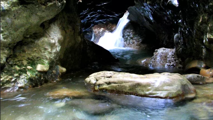 Robbers Cave: पर्यटकों के लिए 15 लाख रुपये से संवारा गया गुच्चुपानी पर्यटन स्थल। सोशल मीडिया