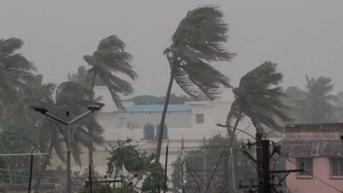 Jharkhand Weather Today: झारखंड में मूसलाधार बारिश और तूफान का डबल अटैक; 10 जिलों में बढ़ेंगी मुश्किलें
