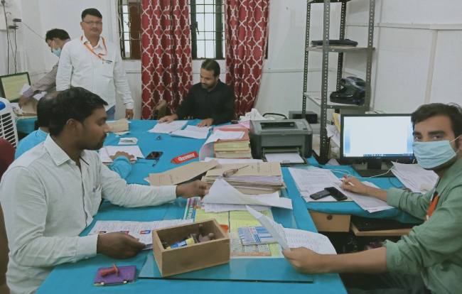 The government offices started returning to the lockdown - Uttar ...