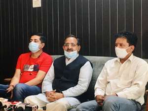 विकास के नाम पर जनता को भ्रमित न करें विधायक : रणधीर