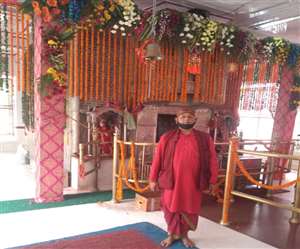 आस्था पर कोरोना भारी पड़ा है। कांगड़ा जिला के शक्तीपीठों में श्रद्धालुओं की संख्या में कमी आई है।