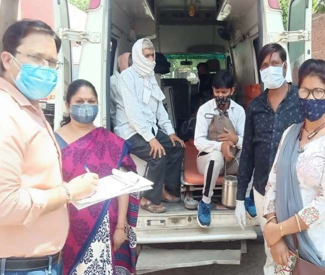 टीजन किट से हुई जांच में दो एम्बुलेंस कर्मचारियों सहित 10 मरीज कोरोना संक्रमित पाए गए ।