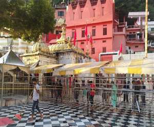 श्रीज्वालामुखी मंदिर में छठे नवरात्रि में मां के भक्तों ने कुल 382591 का चढ़ावा मां के चरणों में अर्पित किया।