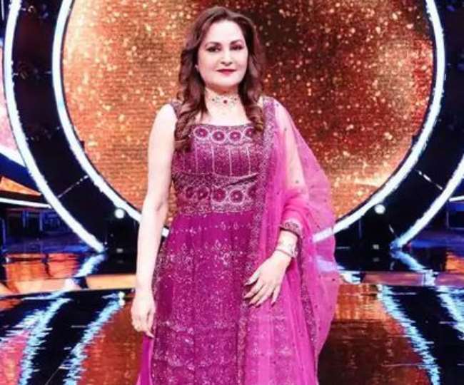 Indian Idol 12 के मंच पर ‘मुझे नौलखा मंगा दे' गाने पर जया प्रदा ने किया धमाकेदार डांस, देखें Video