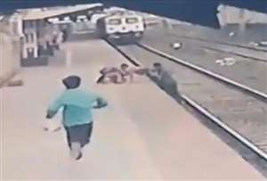 मयूर शेलके की जांबाजी की तारीफ भी खूब हो रही है