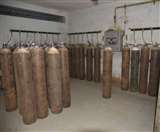 वाराणसी में अगले 15 दिन में ऑक्सीजन प्लांट स्थापित भी हो जाएगा।