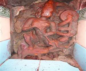 मंदिर में स्&zwj;थापित तुतला भवानी माता की प्रतिमा। जागरण