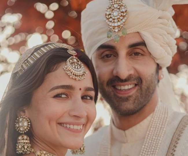 Ranbir Alia Wedding Card: आलिया भट्ट और रणबीर कपूर की शादी के कार्ड में हुई इतनी बड़ी गलती! क्या आपने नोटिस किया?