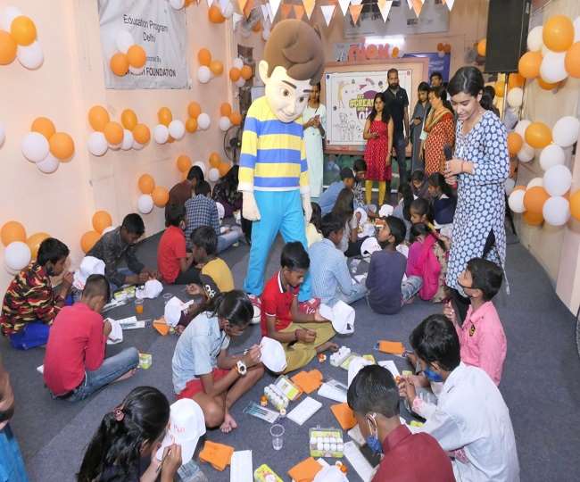 झुग्गी बस्ती के बच्चों ने निक कार्टून रूद्रा के साथ लिया रचनात्मक गतिविधियों का आनंद - ncr Slum kids enjoy creative activities with Nick Cartoon Rudra झुग्गी बस्ती के बच्चों ने निक कार्टून रूद्रा के साथ लिया रचनात्मक गतिविधियों का आनंद - ncr Slum kids enjoy creative activities with Nick Cartoon Rudra