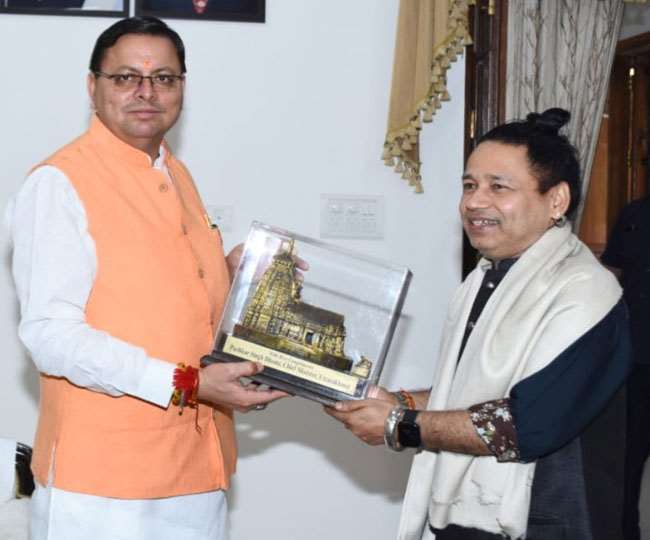 singer kailash kher meets chief minister pushkar singh dhami performs ganga aarti in rishikesh