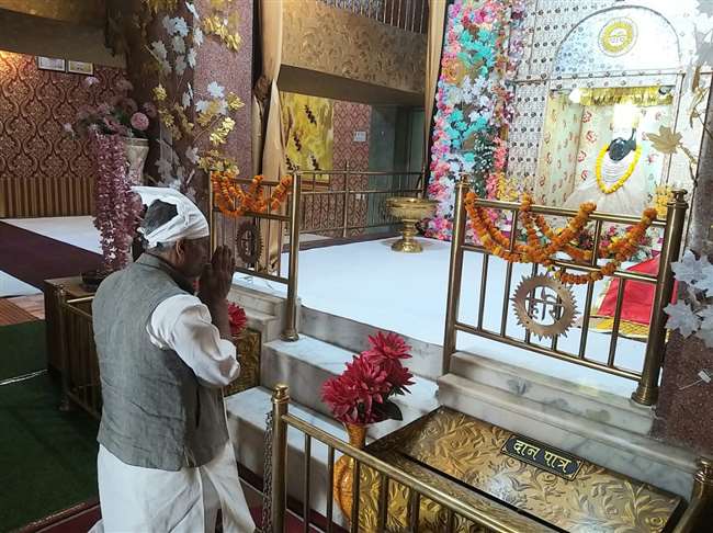congress leader sunil jakhar clear up after bowing down to sant ravidas temple seer govardhan varanasi on political turmoil in punjab