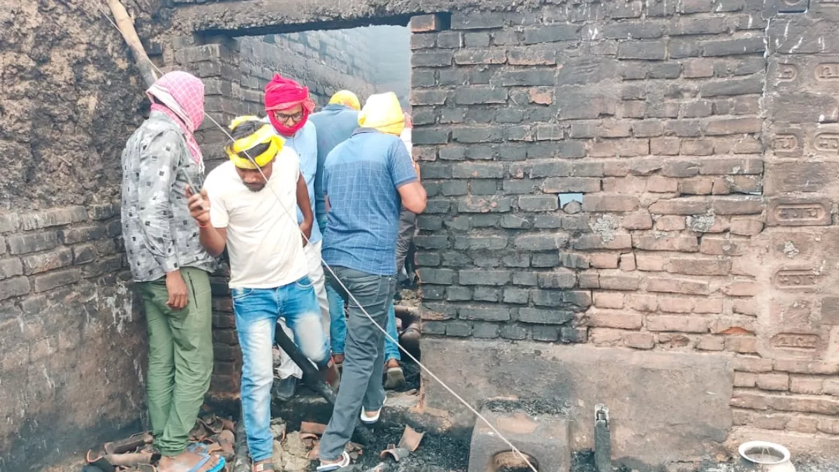 Bihar: औरंगाबाद में घर में लगी भीषण आग, एक ही परिवार के तीन की मौत; चार लोग झुलसे