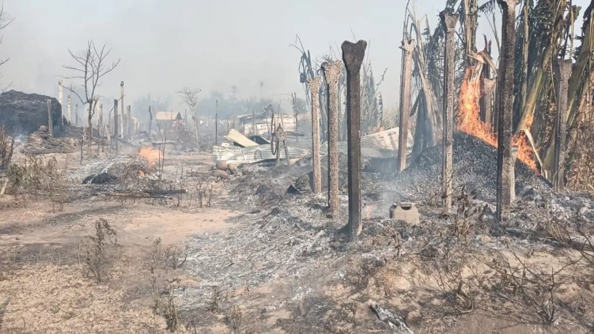 Khagaria News: खगड़िया में आग से 75 घर जलकर राख, दमकल की पांच गाड़ियों ने पांच घंटे मश्क्कत के बाद पाया काबू